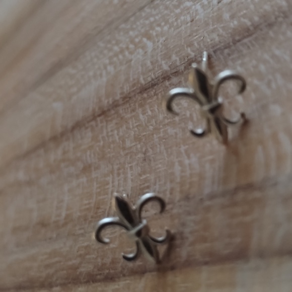 14k Fleur de lis Studs - Picture 3 of 9